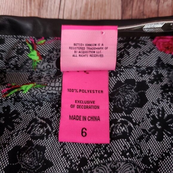 Torrid x Betsey Johnson Womens Size 6 (6X) Tunic Blouse Georgette Floral Skulls - Picture 9 of 12